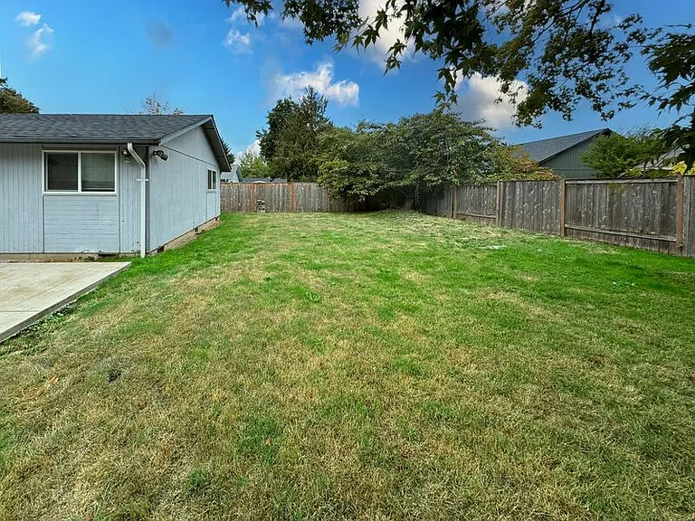 2083 Amirante St — Photo 31