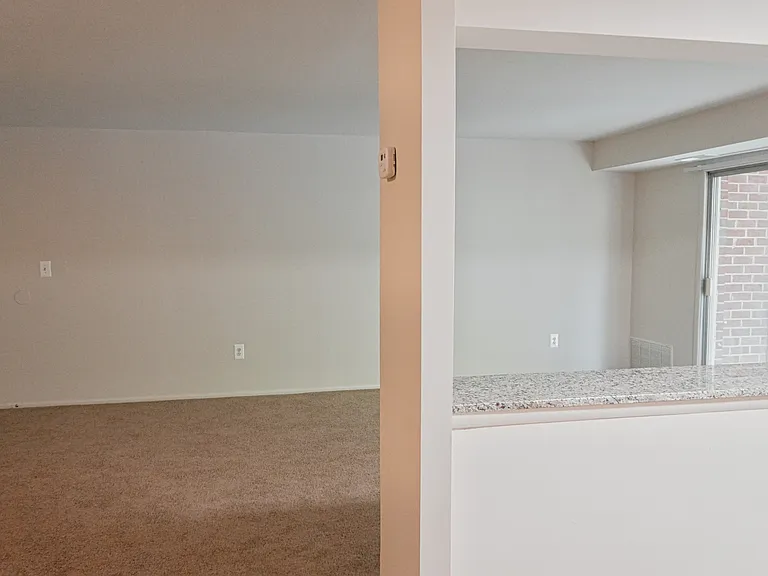 Edmondson Park Apartments — Photo 21