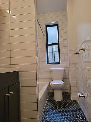 5th image of 481 Fort Washington Ave APT 33