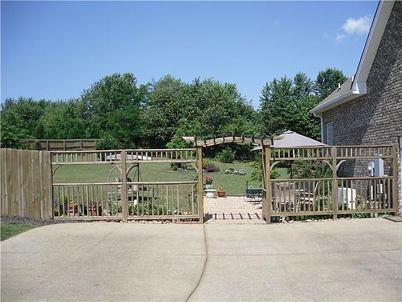 4th image of 1003 Deann Ct