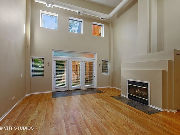 2nd image of 1130 W Cornelia Ave APT C