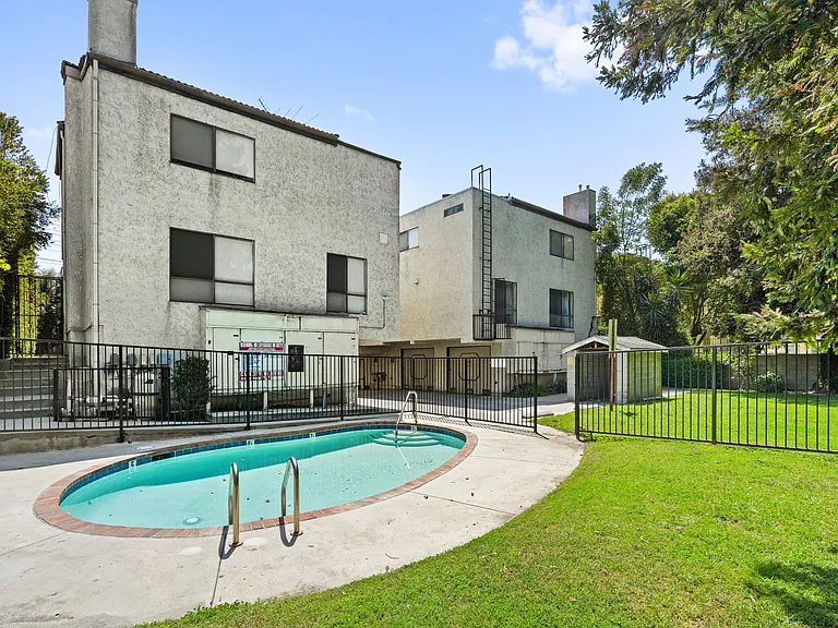 13203 Vanowen St #7 — Photo 15