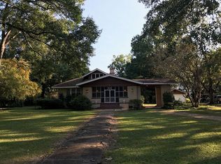 207 Oak St, Como, MS 38619