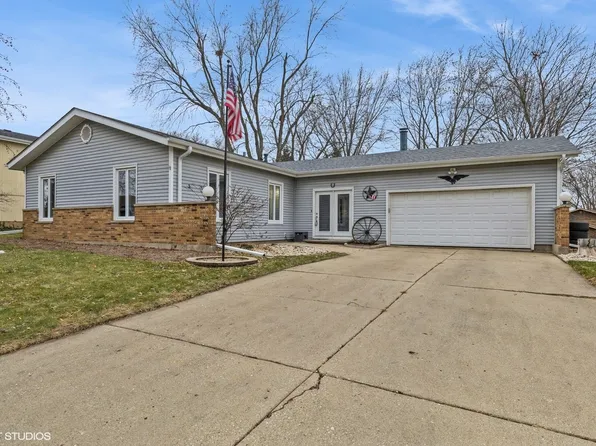 997 Saint Johns Rd, Woodstock, IL 60098