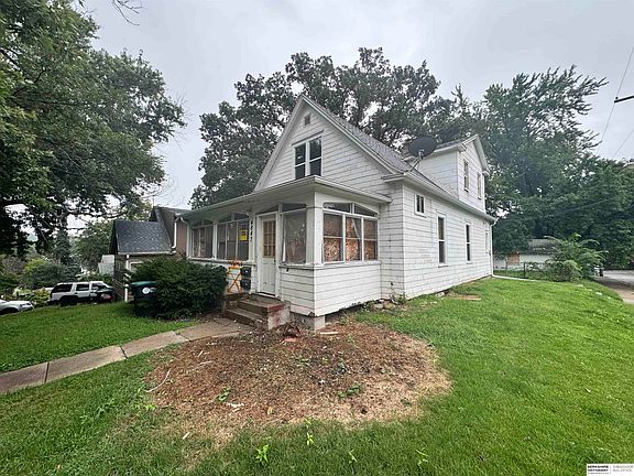 5th image of 4647 Izard St