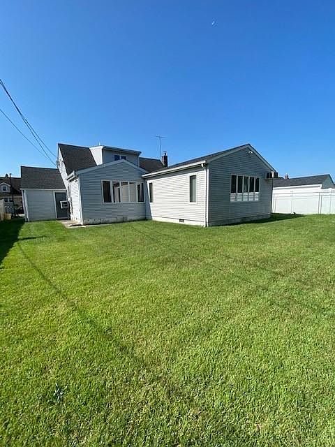 1st image of 19 Harkin Ln