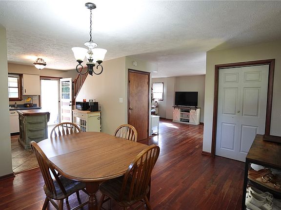 2nd image of 743 Spring St