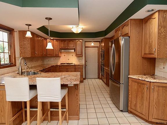 5th image of 87 Rolling Brook Dr