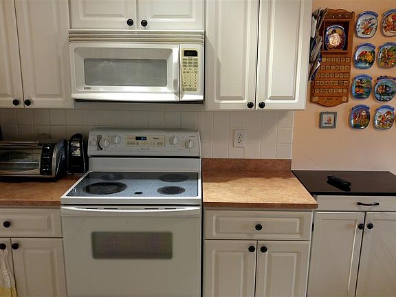 5th image of 43 Centennial Ct