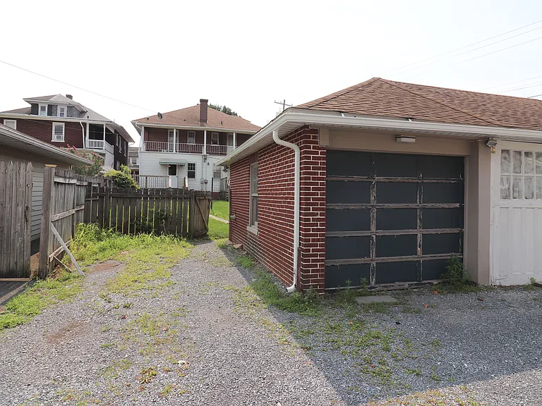 502 N State St — Photo 28