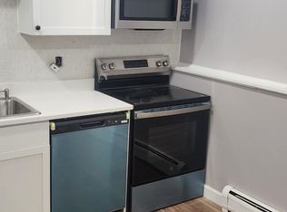 523 E Burnett Rd APT 2, Island Lake, IL 60042