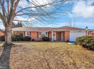 800 Nightlight Dr, York, PA 17402