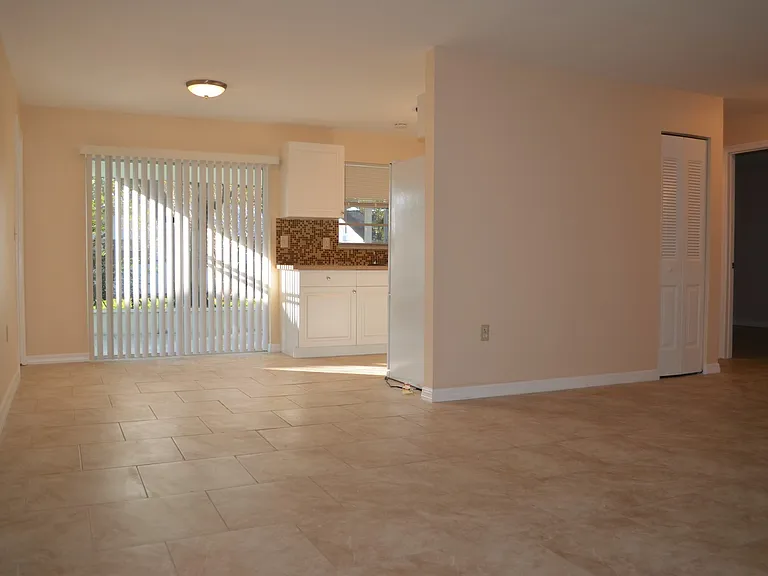 7442 Como Dr — Photo 4