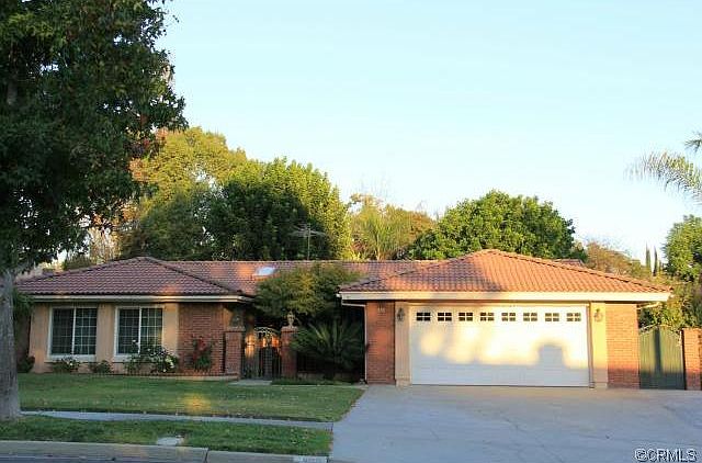 1st image of 390 Andover Dr