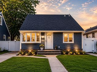 51 E Hollywood Avenue, Lindenhurst, NY 11757