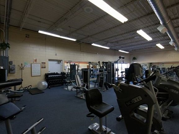 4th image of 2221 Grand Ave