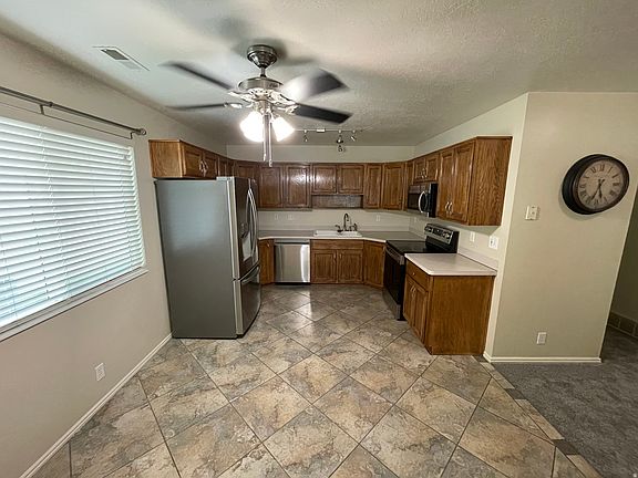5th image of 101-1501 Monroe Blvd #101