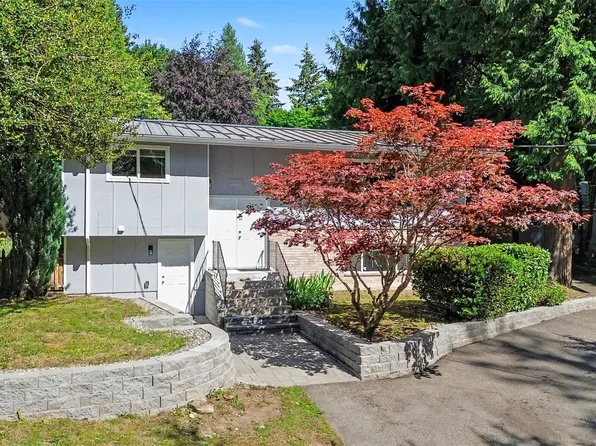 11040 40th Avenue NE, Seattle, WA 98125
