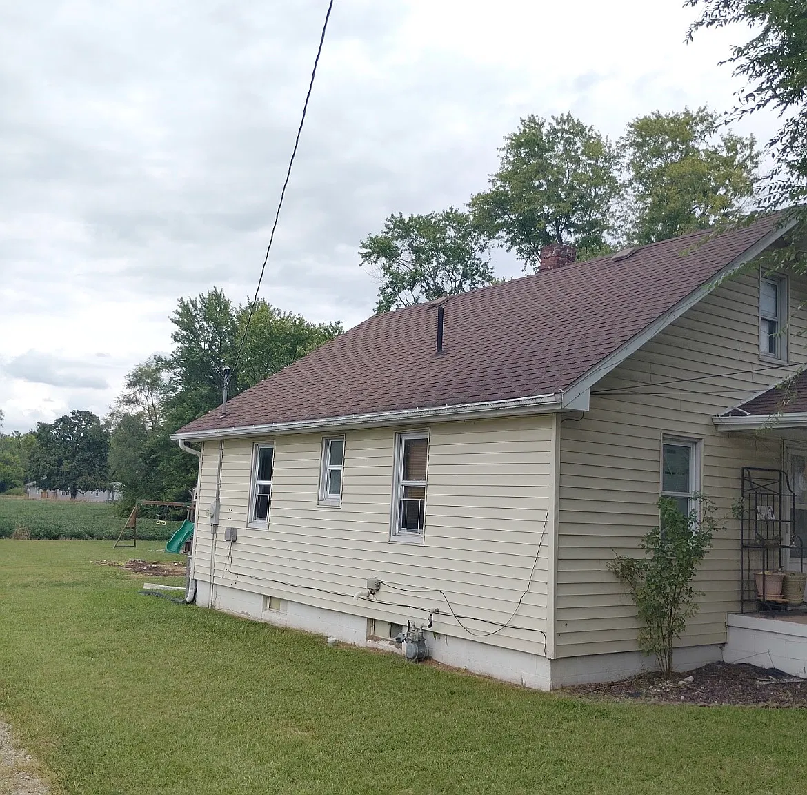 3 bed, 780 sqft, $1,200 — Photo 2