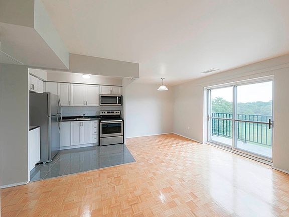 3rd image of 5 Glenn Wood Pl #2-BEDROOM