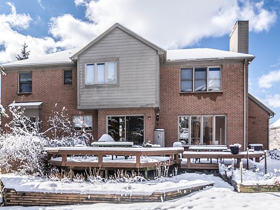 3rd image of 16575 Brooklane Blvd