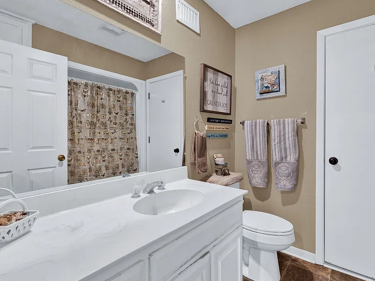 3310 Darby Ln — Photo 6