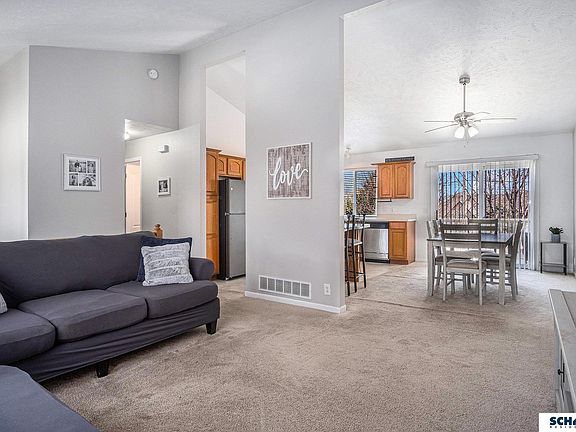 5th image of 724 Clearwater Dr