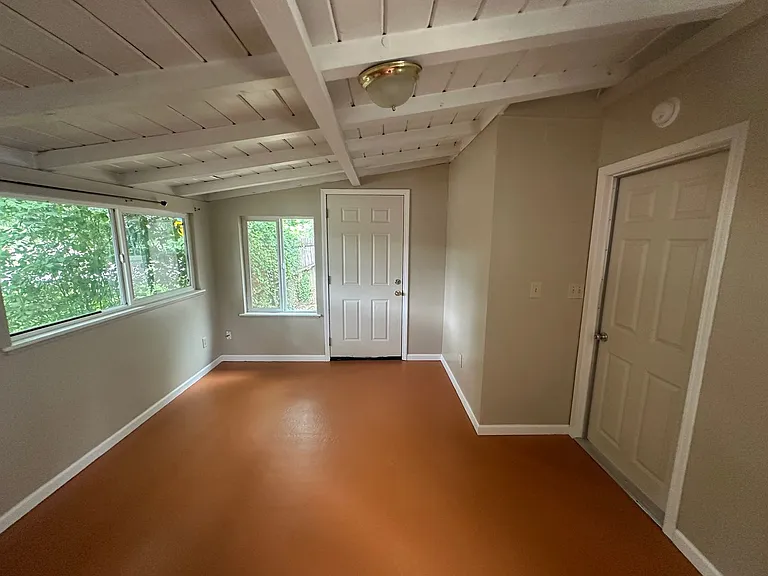 2050 Laburnum Ave — Photo 18