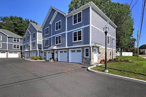 328 Meadowside Rd Photo 1