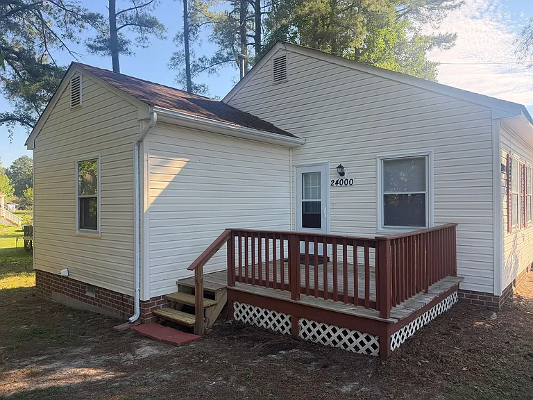 24000 Sequoia Rd — Photo 1