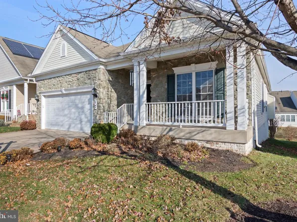 17 Hayride Ln #204, Taneytown, MD 21787