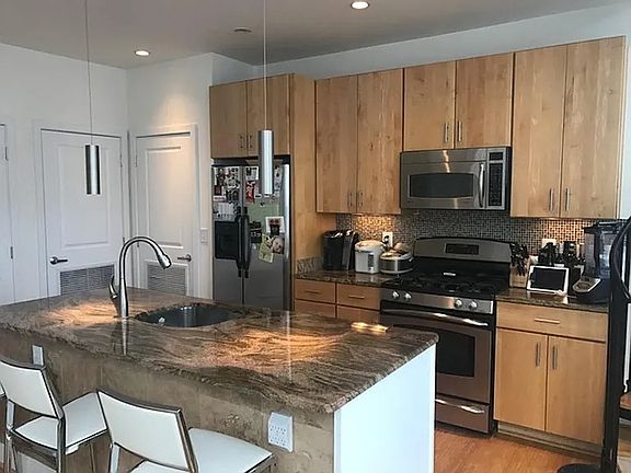3rd image of 1800 Wilson Blvd Unit 450
