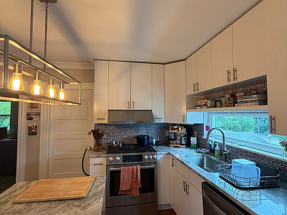5th image of 97 3rd St Unit 2