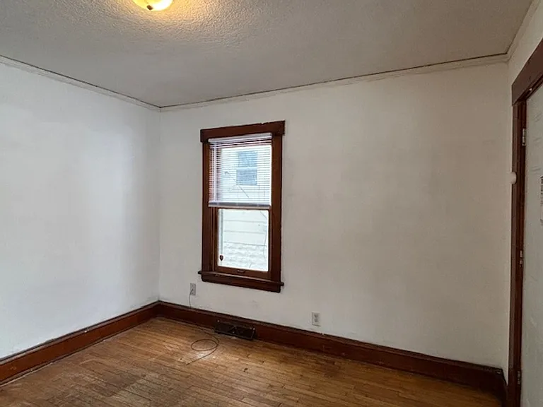 1074 5th St E — Photo 13