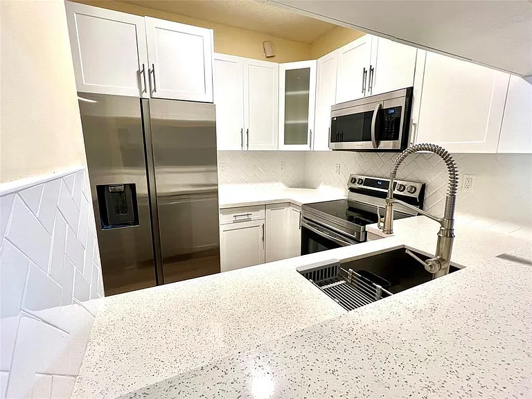 7893 N Southwood Cir #112 — Photo 3