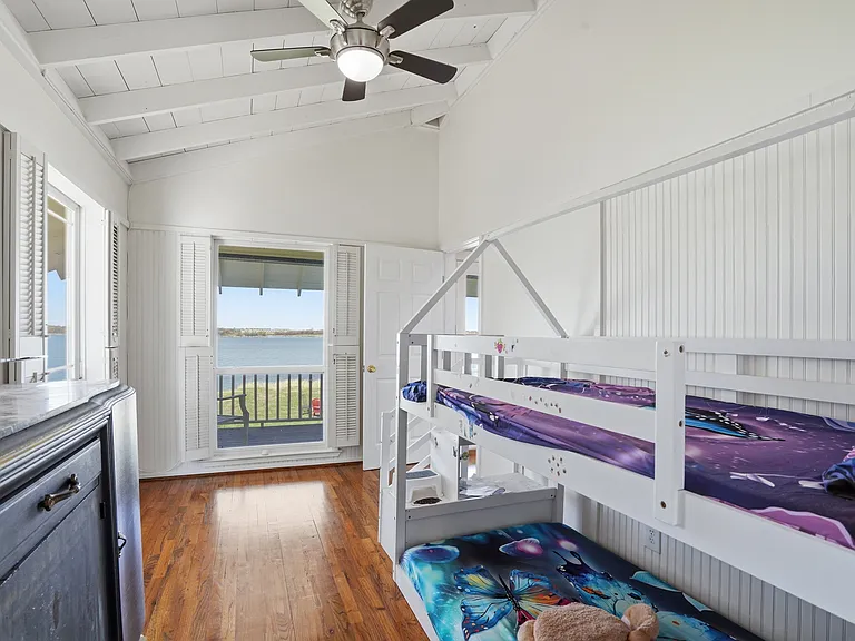 Laleview and sunset view bedroom with bath