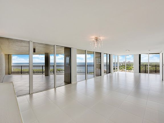 Social Areas w/ Endless Views