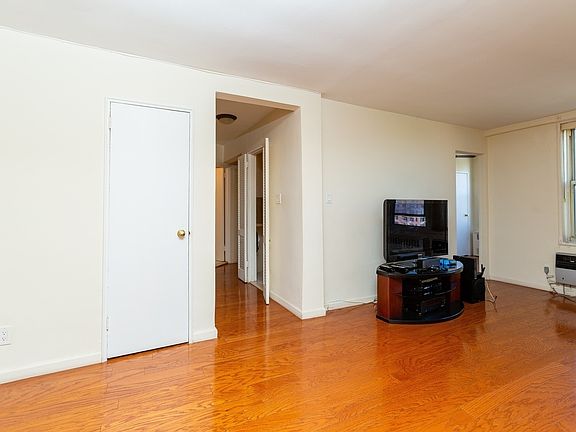 5th image of 66-15 Thornton Pl #6R