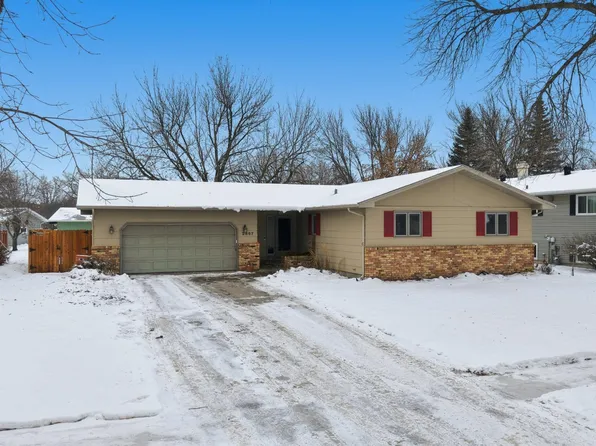 2867 Westgate Dr S, Fargo, ND 58103