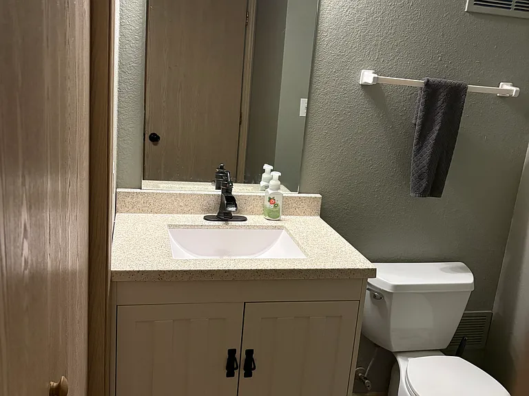 1282 NW Phelps Ct — Photo 5