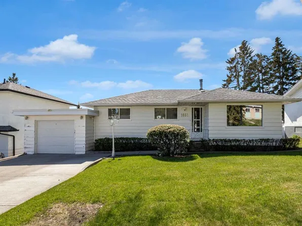 1031 Thorneycroft Dr NW, Calgary, AB T2K 3K7