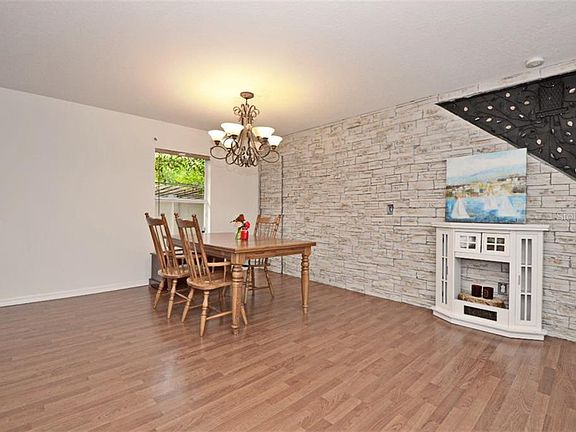 4th image of 233 Windrose Dr