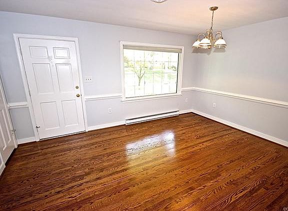 4th image of 9261 Grantham Dr