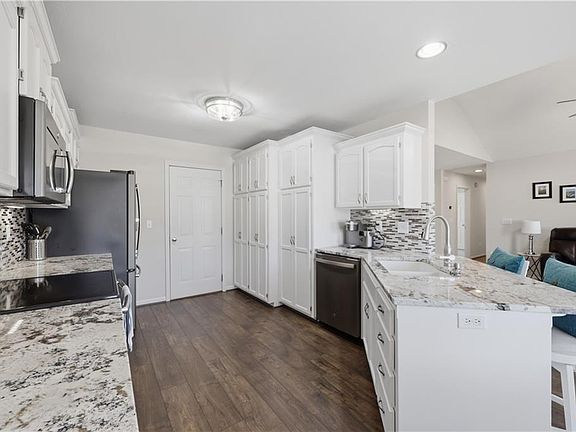 4th image of 8728 N Arcola Ct