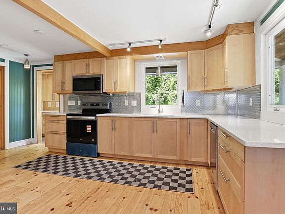 5th image of 293 Grove Rd