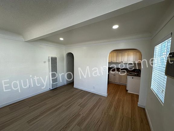 3rd image of 5585 California Ave