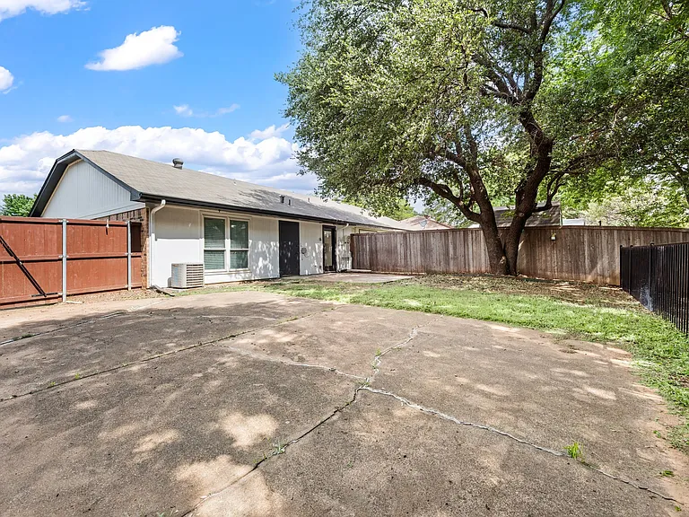 802 Rock Creek Dr — Photo 13