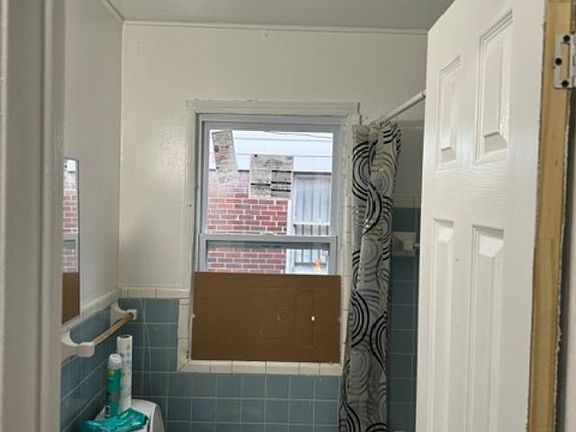 5th image of 16265 Manning St