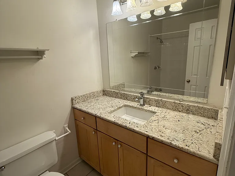 333 Circle Ave #E — Photo 22