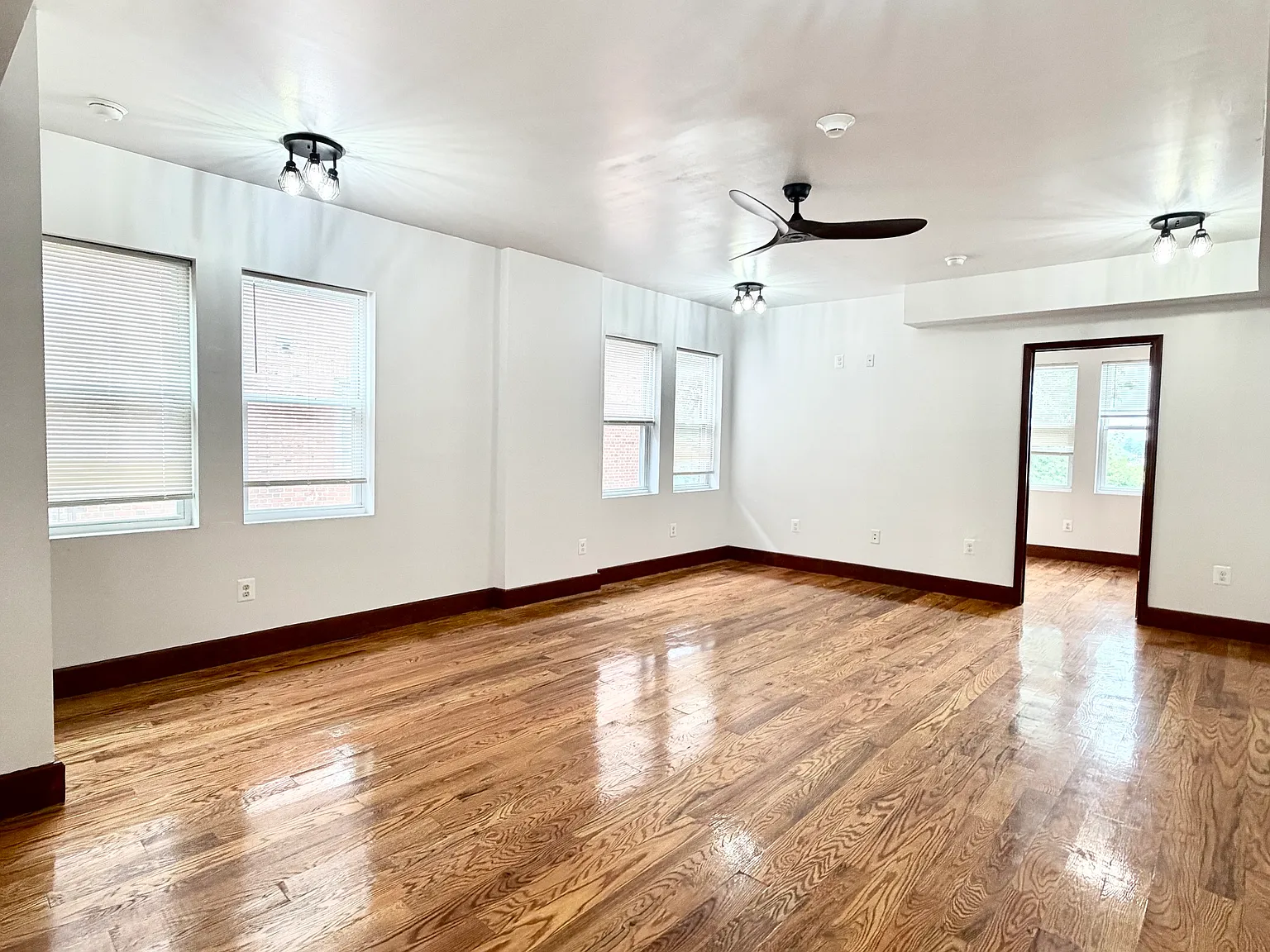 2 bed, 890 sqft, $1,500 — Photo 3